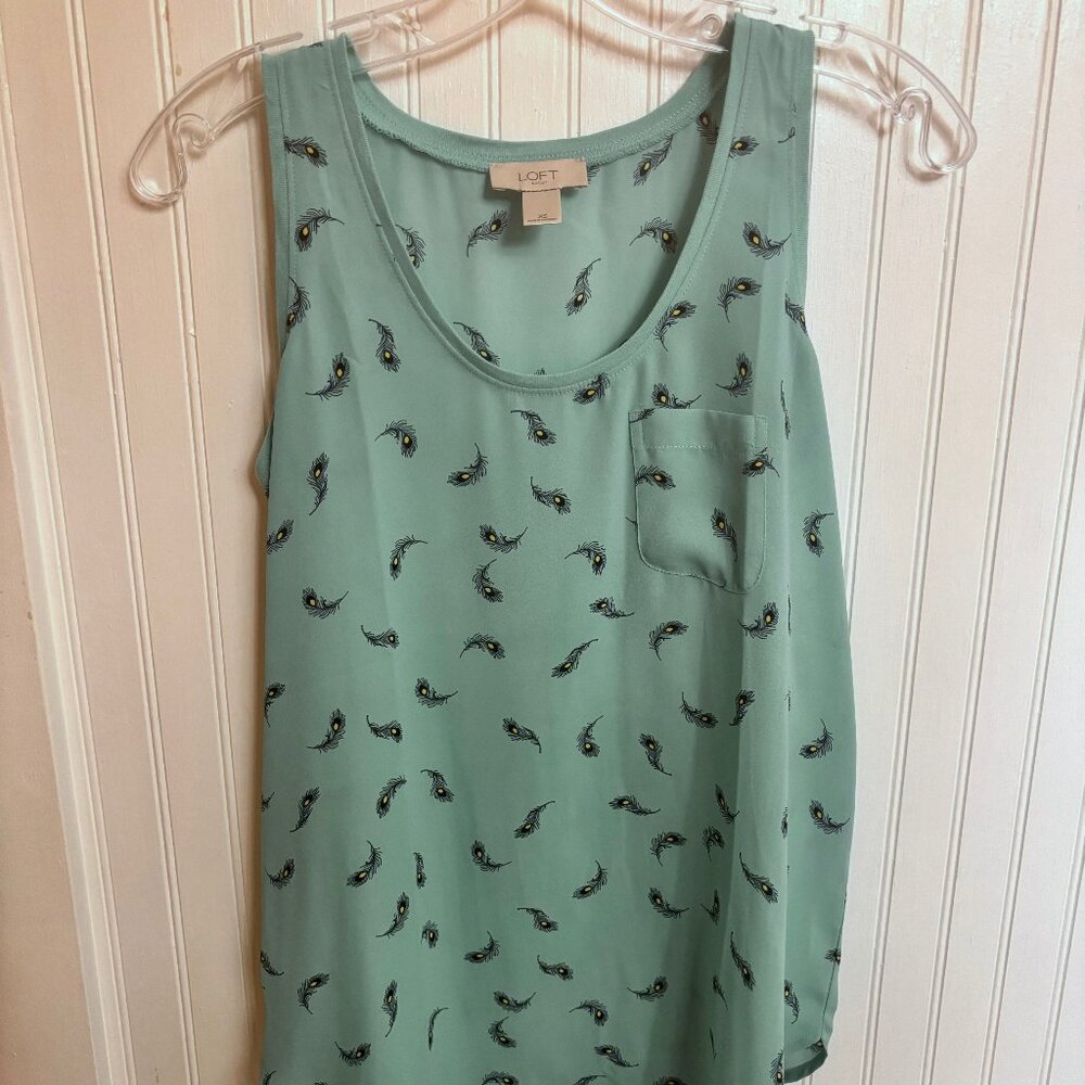 Loft Sleeveless Blouse. Size XS. Blue with feather pattern.